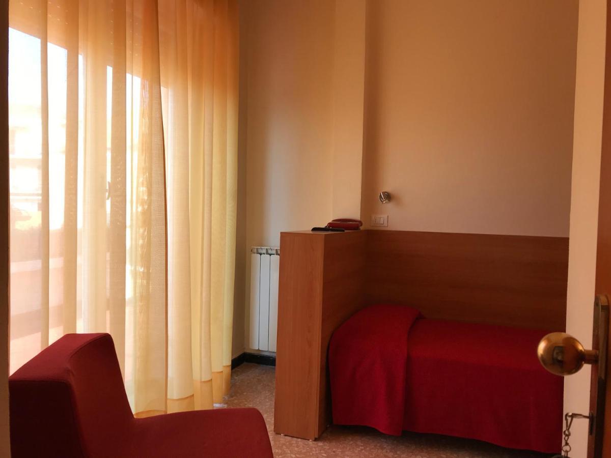 Hotel Robinia Imperia Luaran gambar