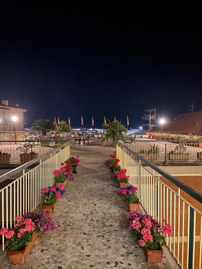 Hotel Robinia Imperia Luaran gambar