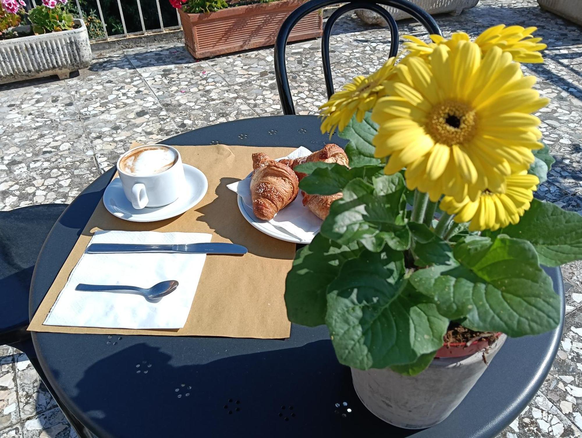 Hotel Robinia Imperia Luaran gambar