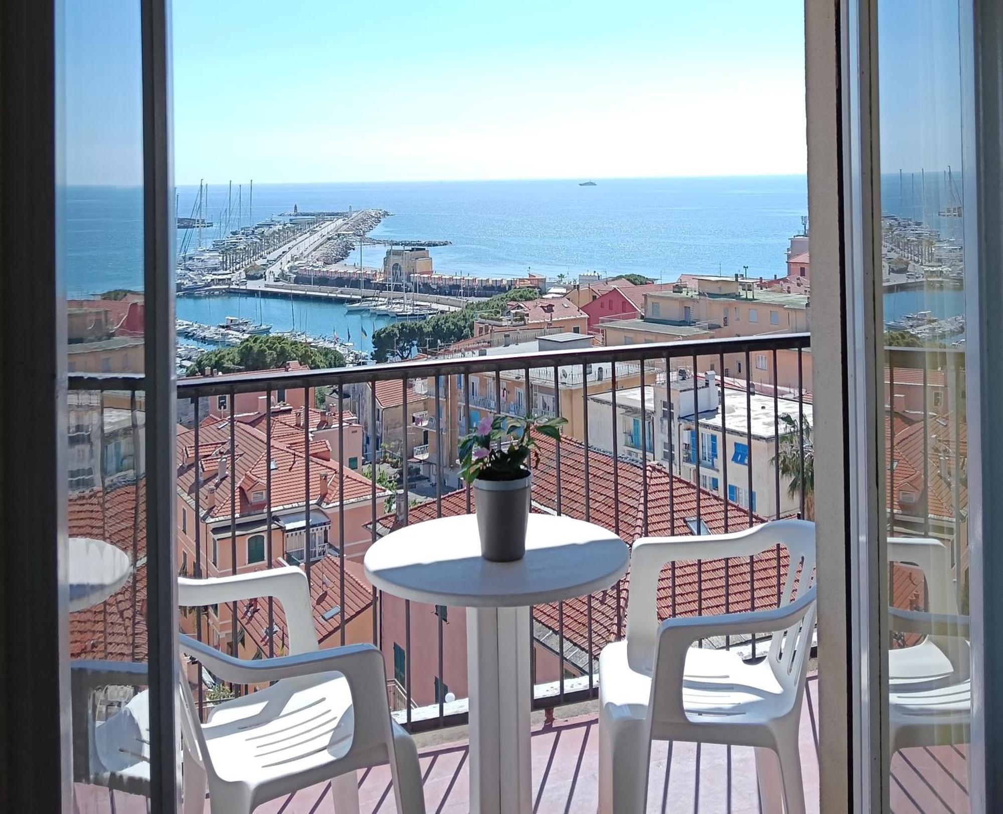 Hotel Robinia Imperia Luaran gambar
