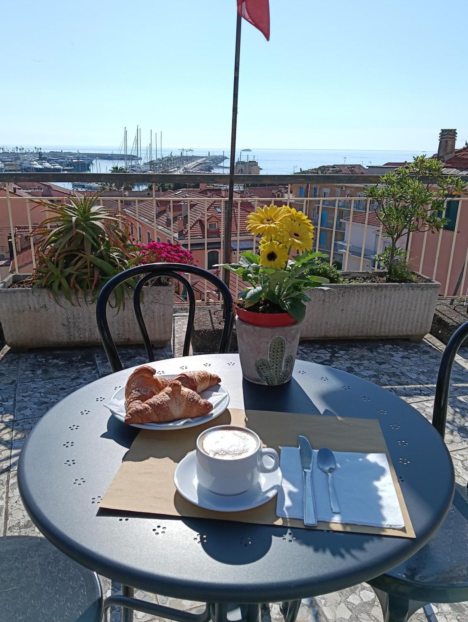 Hotel Robinia Imperia Luaran gambar