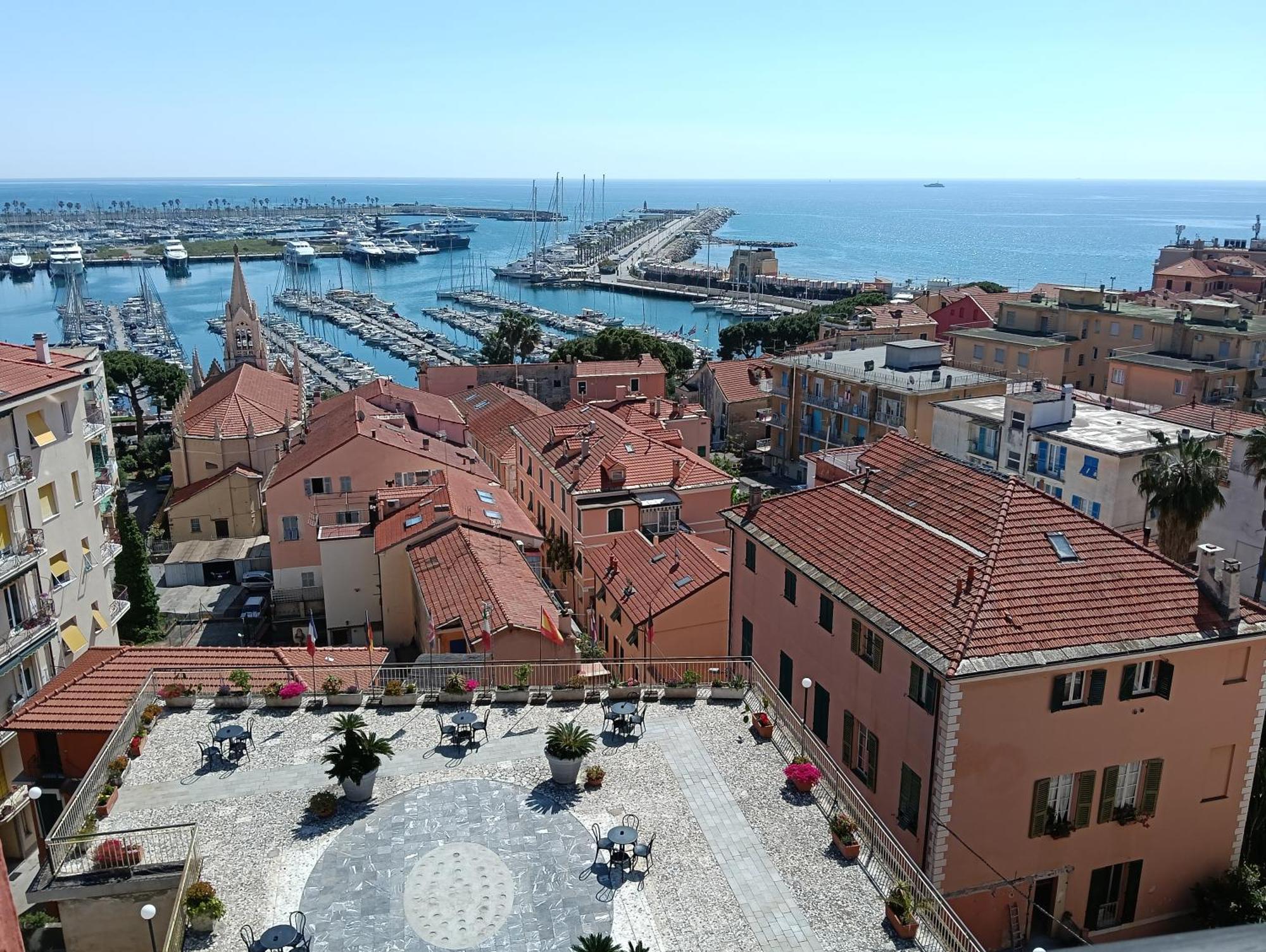 Hotel Robinia Imperia Luaran gambar