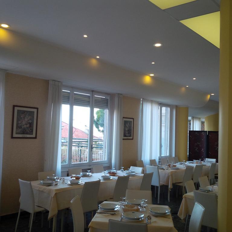 Hotel Robinia Imperia Luaran gambar