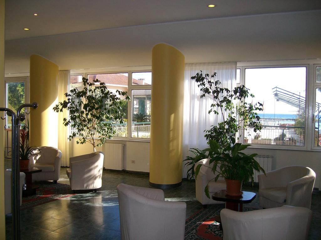 Hotel Robinia Imperia Luaran gambar