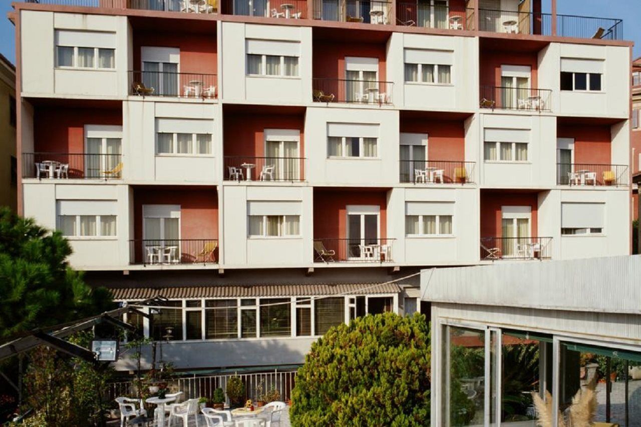 Hotel Robinia Imperia Luaran gambar
