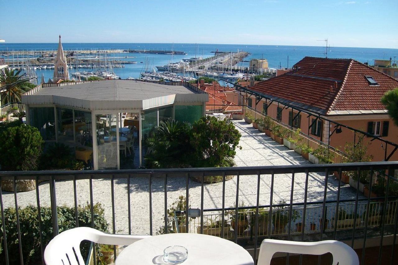 Hotel Robinia Imperia Luaran gambar