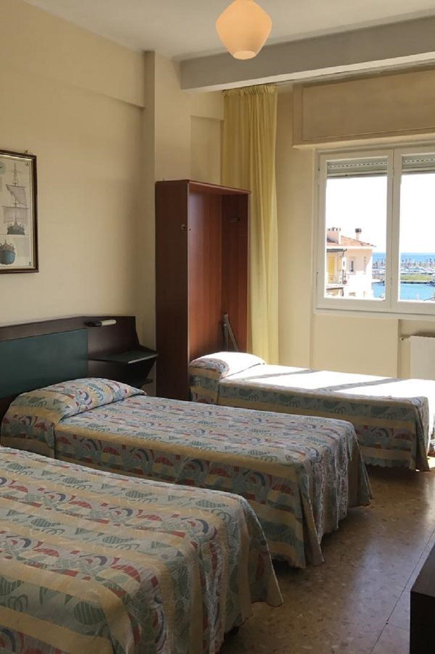 Hotel Robinia Imperia Luaran gambar